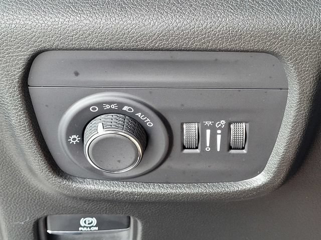 Used 2023 Jeep Grand Cherokee L Laredo AWD/4WD image 13