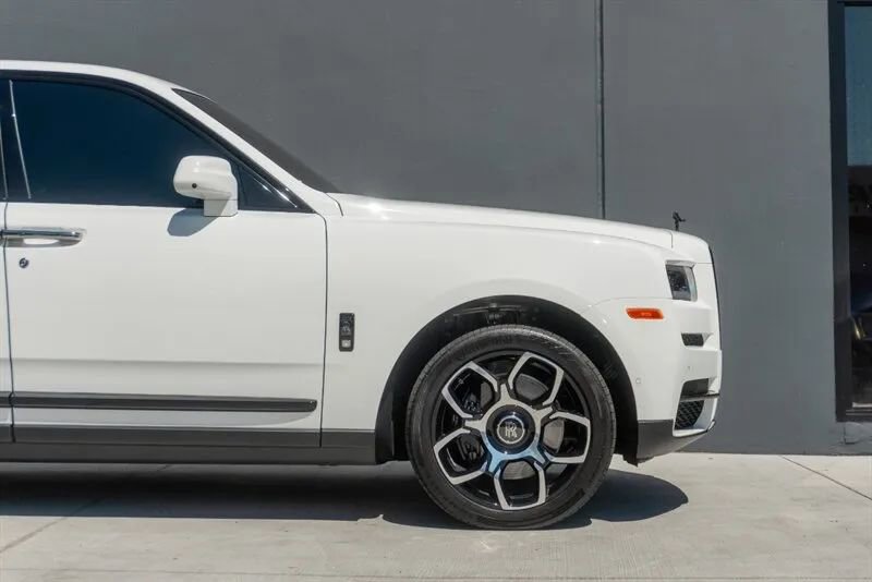 Used 2024 Rolls-Royce Cullinan Black Badge image 50