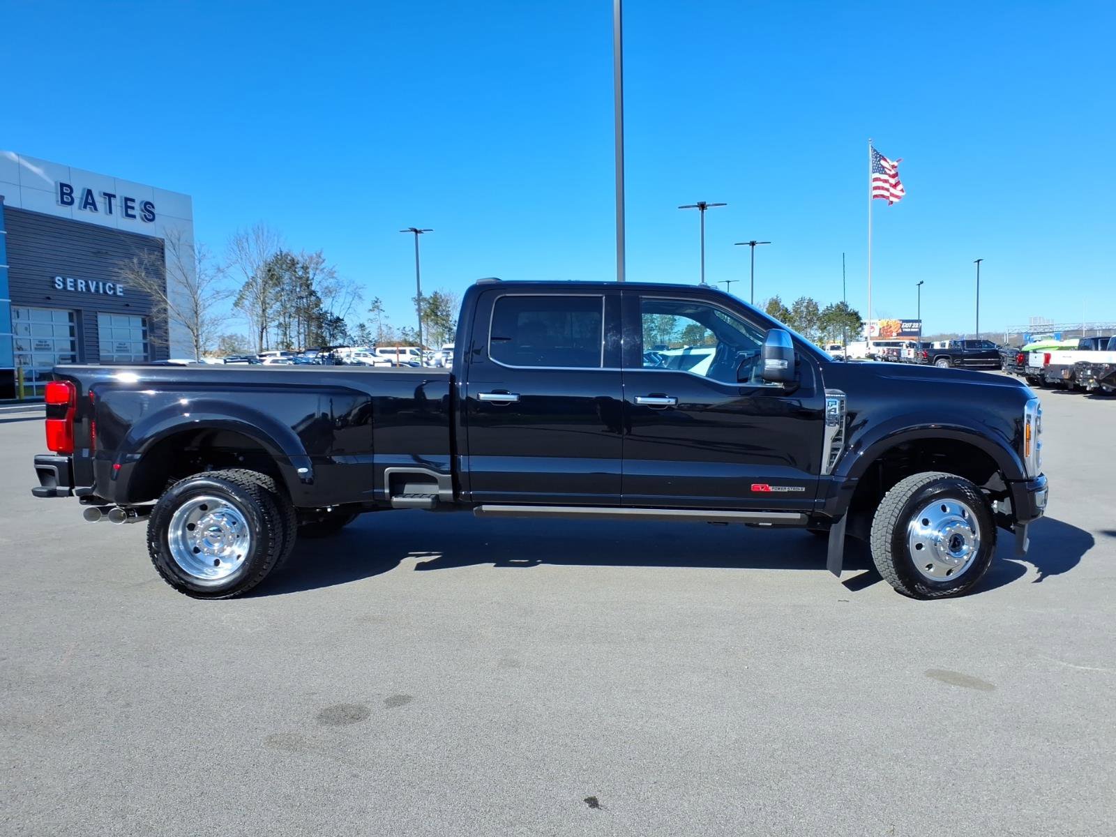 Used 2025 Ford F450 Platinum w/ Platinum Plus Package image 2