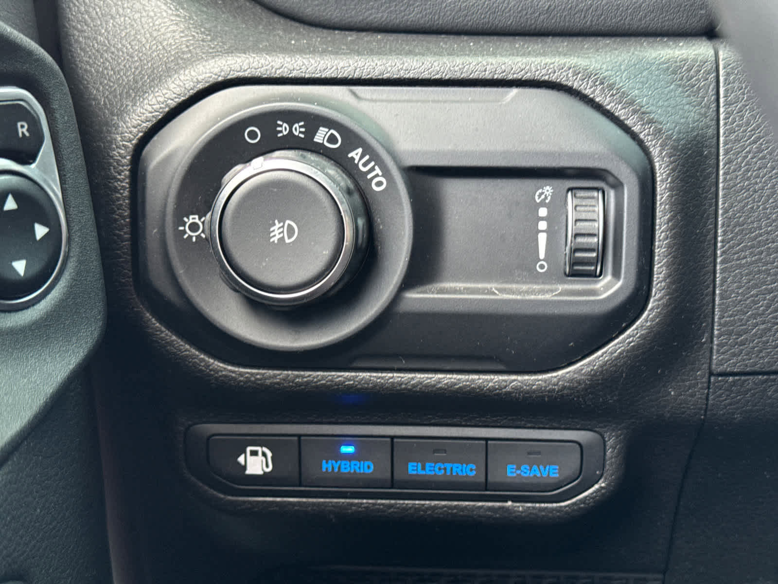 Used 2023 Jeep Wrangler Unlimited Sahara image 21