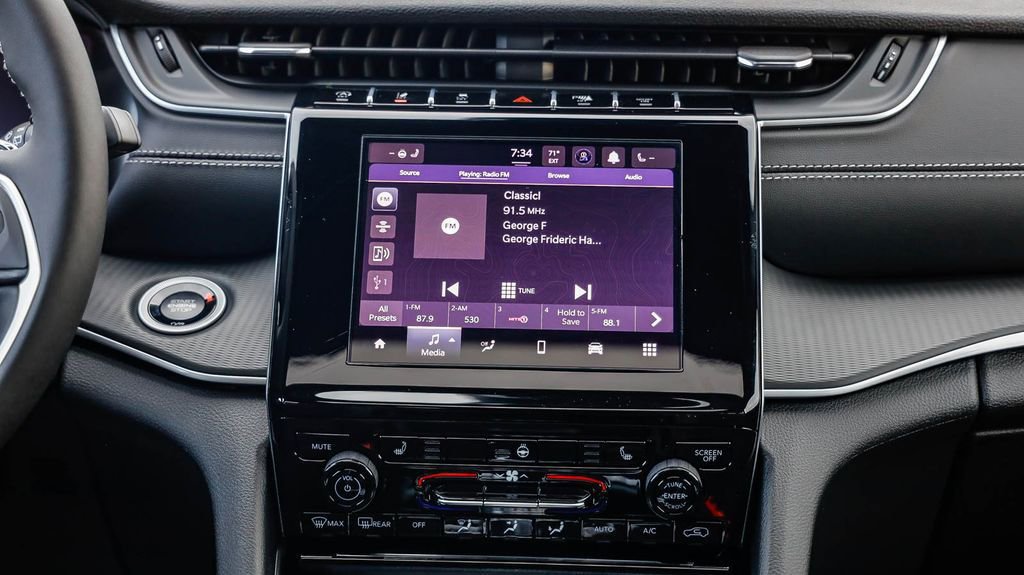 New 2025 Jeep Grand Cherokee L Altitude image 15