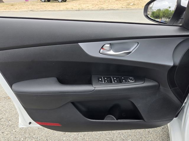 Used 2023 Kia Forte LXS w/ LXS Technology Package FWD image 17