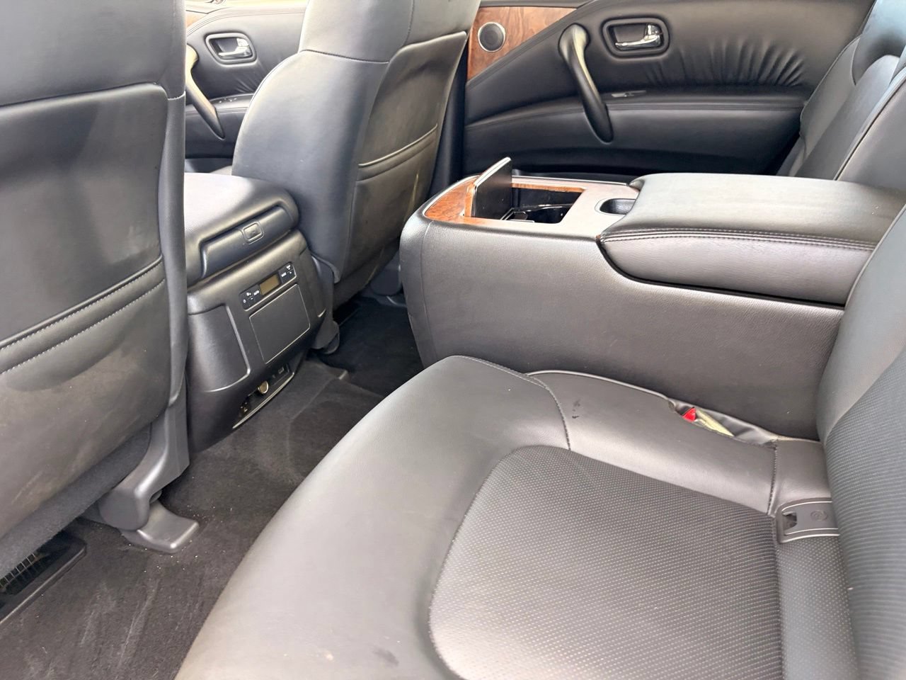 Used 2024 Nissan Armada SL w/ Captain's Chairs Package RWD image 16