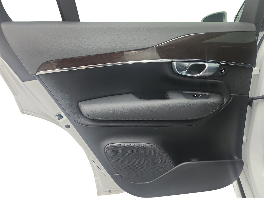 Used 2017 Volvo XC90 T6 Momentum w/ Vision Package image 25