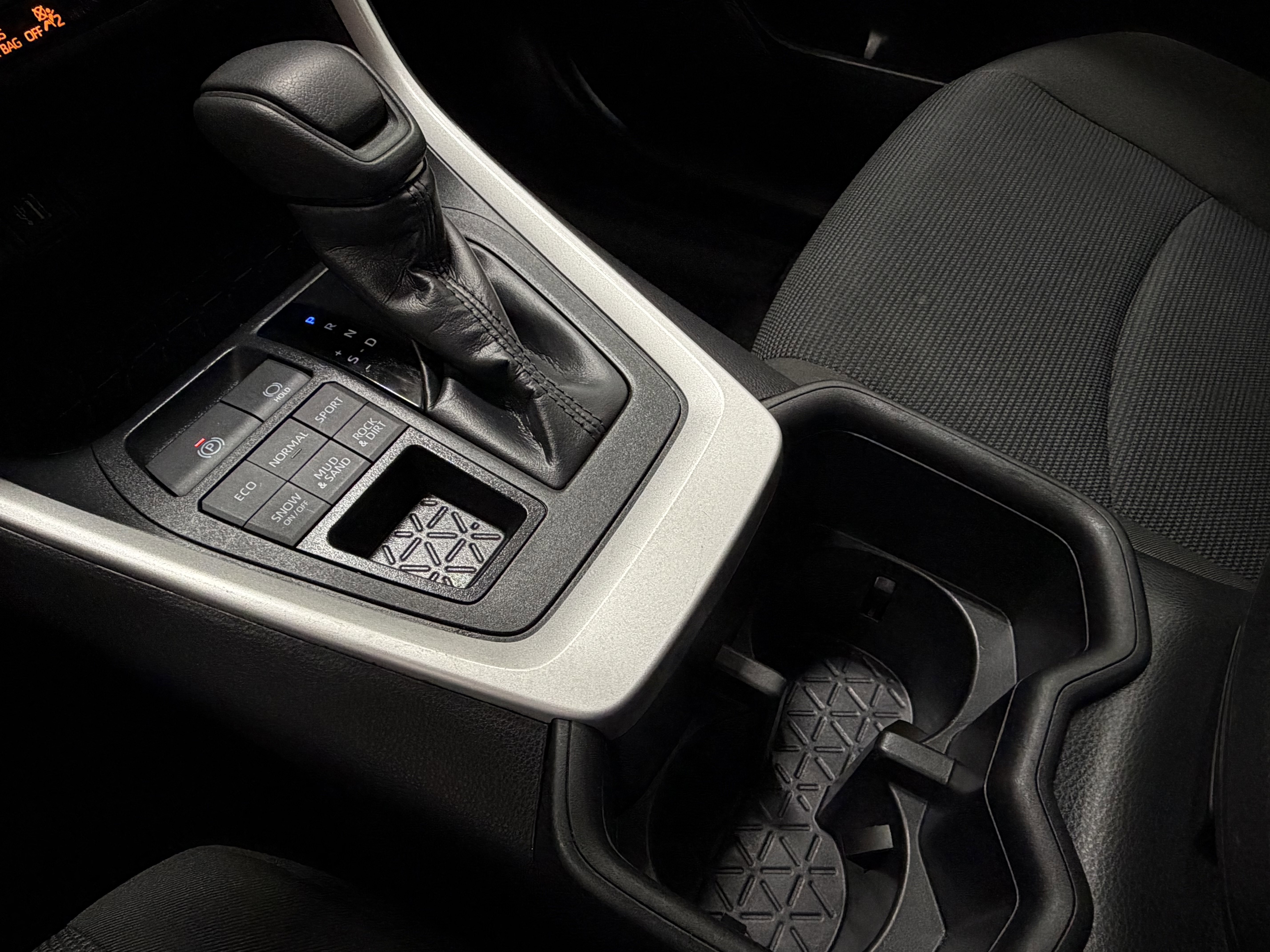 Used 2025 Toyota RAV4 LE AWD/4WD image 20