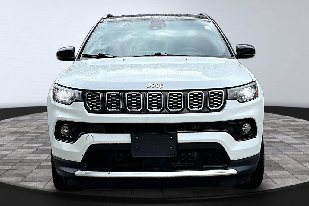 Used 2025 Jeep Compass Limited AWD/4WD image 2