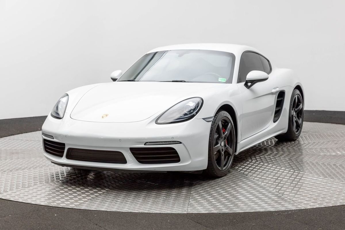 Used 2018 Porsche 718 Cayman image 2