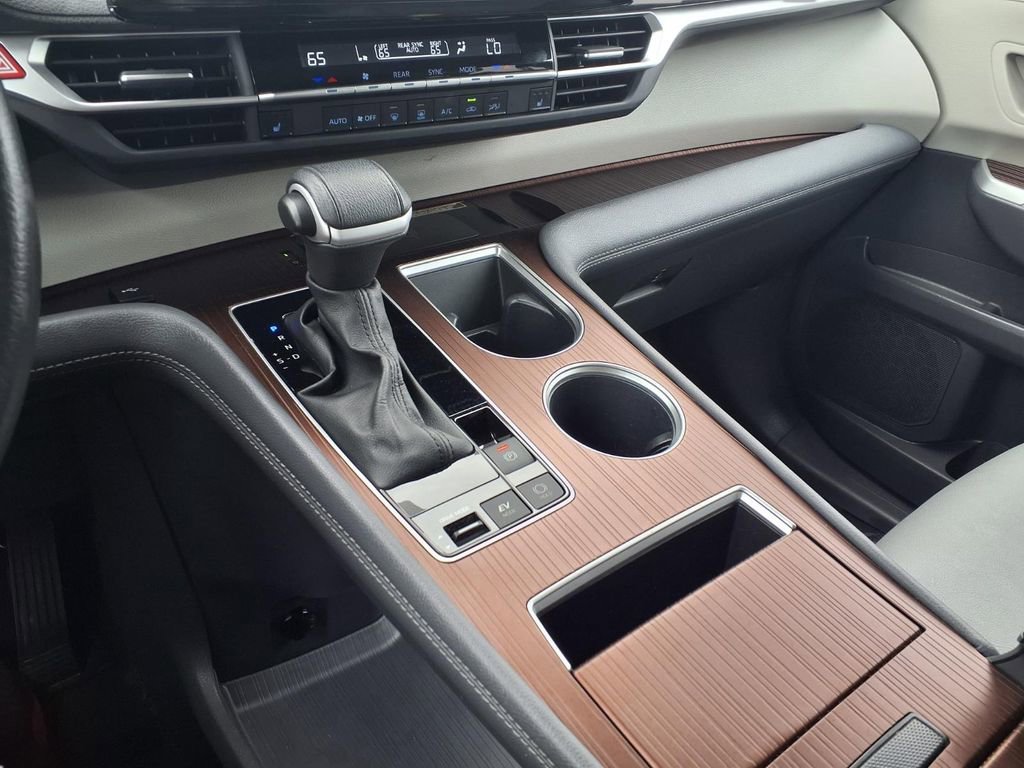 Used 2024 Toyota Sienna XLE w/ XLE Plus Package image 12