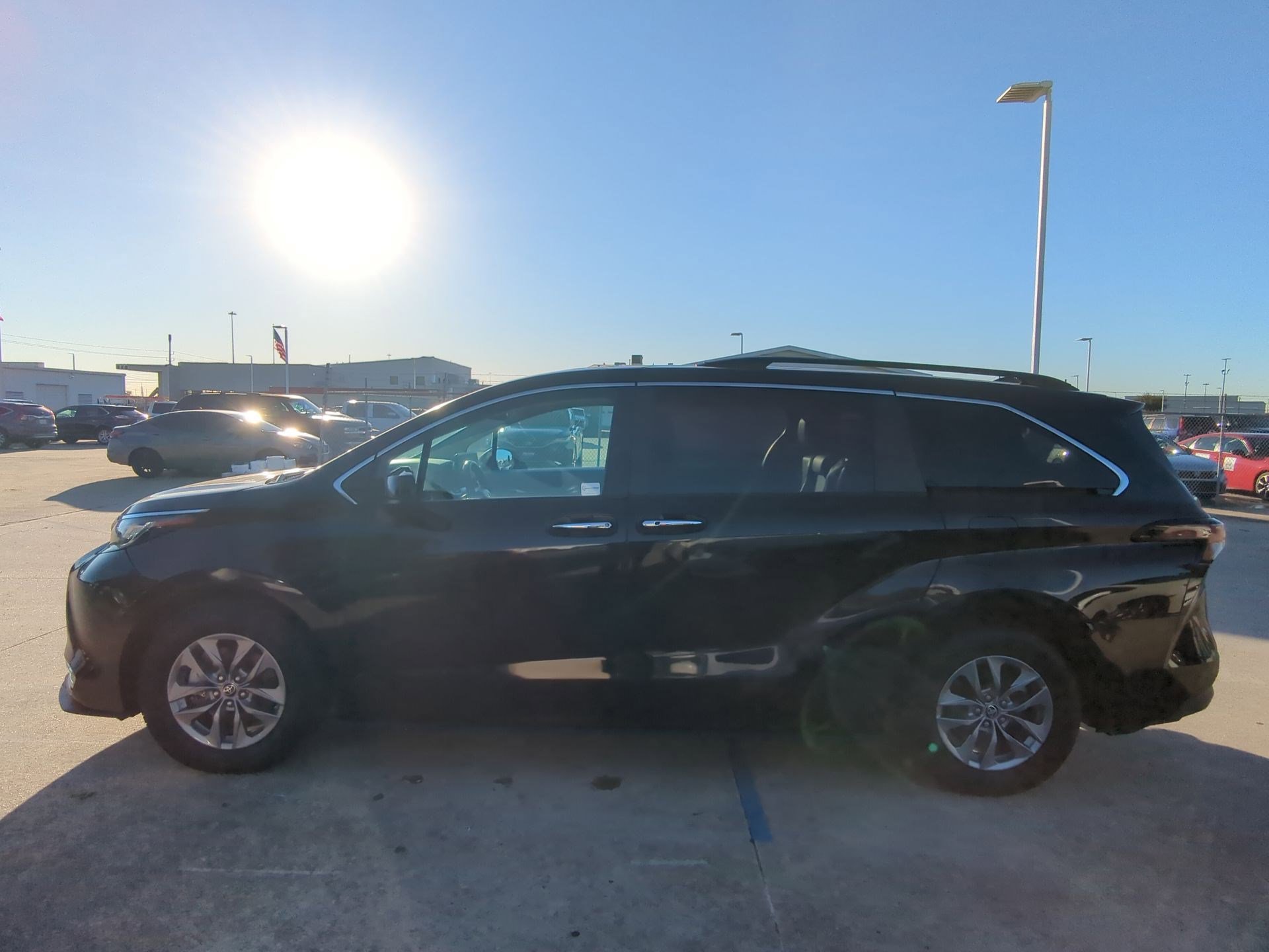 Used 2023 Toyota Sienna XLE image 7