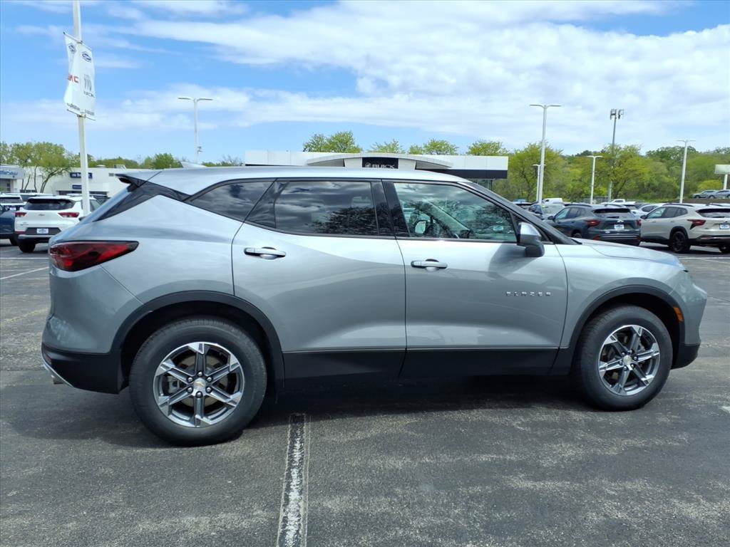 Used 2025 Chevrolet Blazer LT AWD/4WD image 8