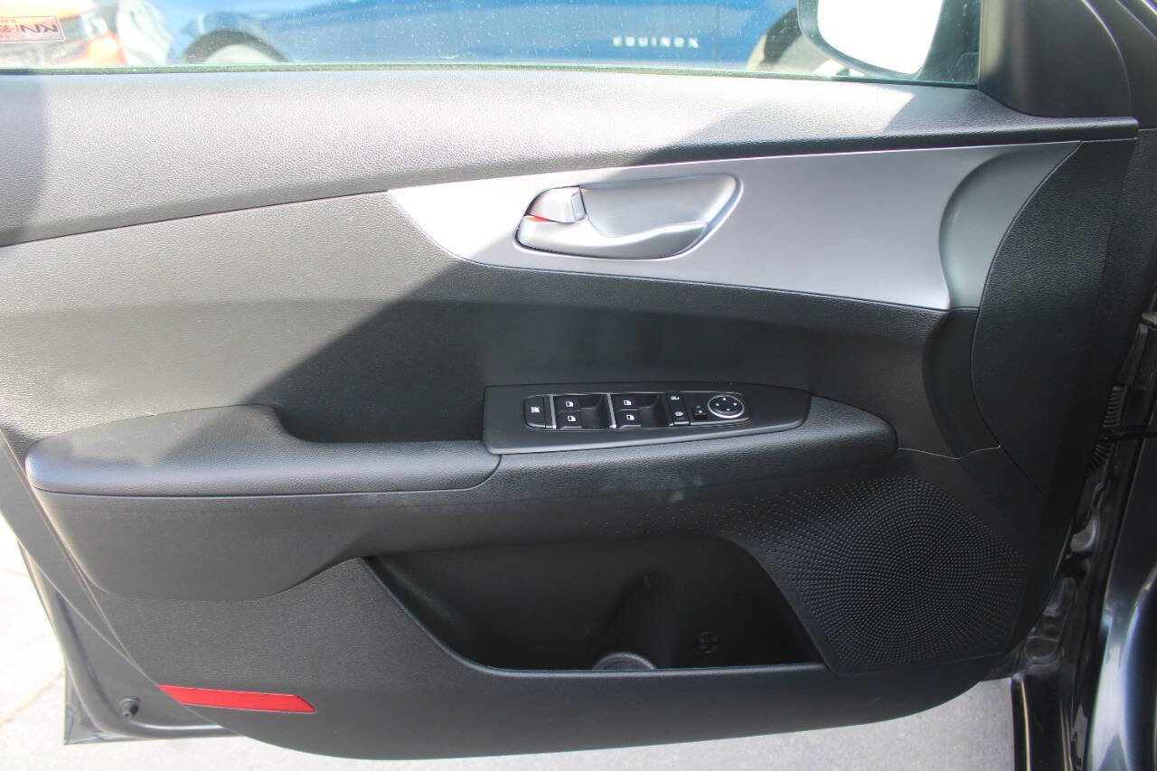 Used 2022 Kia Forte LXS image 11