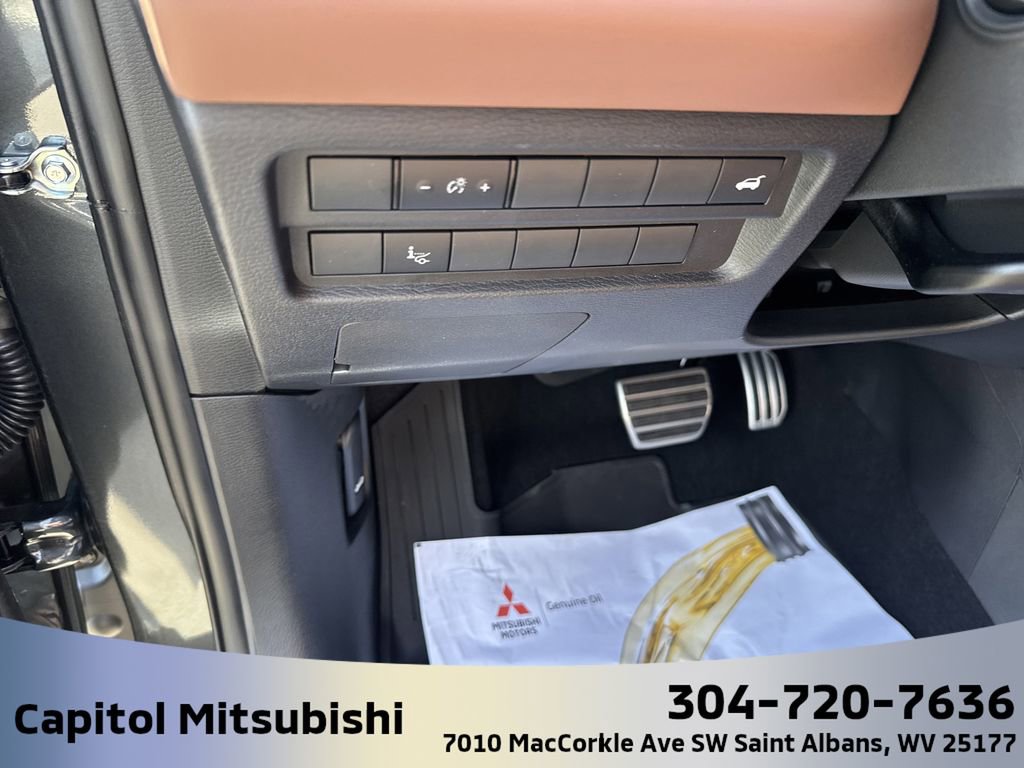 New 2025 Mitsubishi Outlander SEL image 18
