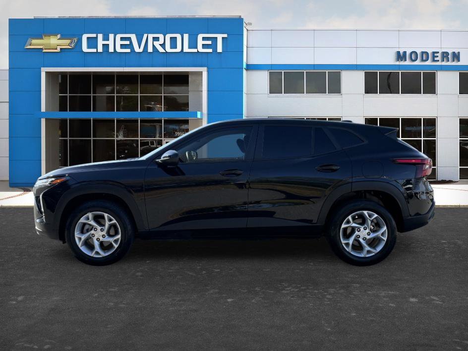 Used 2024 Chevrolet Trax LS w/ LS Convenience Package FWD image 2