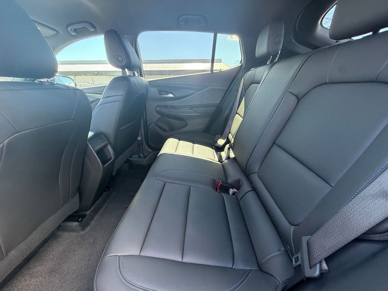 Used 2025 Buick Envista Sport Touring image 23