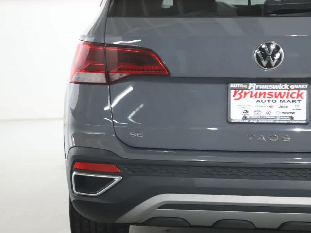 Certified 2023 Volkswagen Taos SE w/ Panoramic Sunroof Package AWD/4WD image 44
