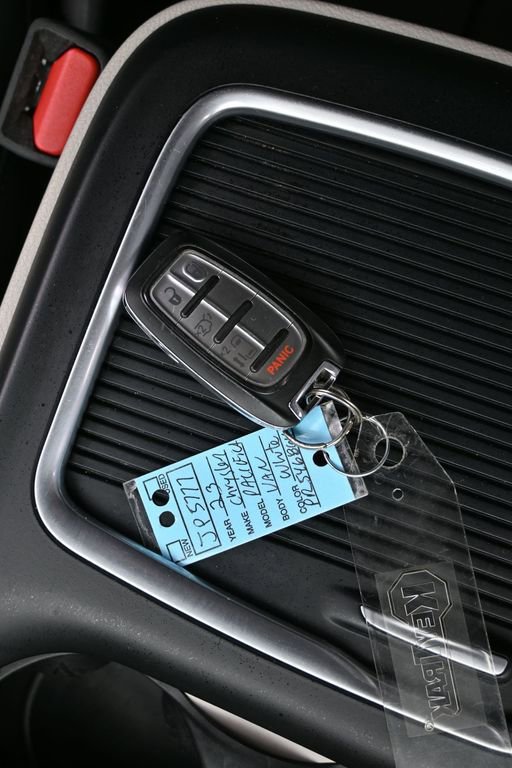 Used 2023 Chrysler Pacifica Touring-L image 20