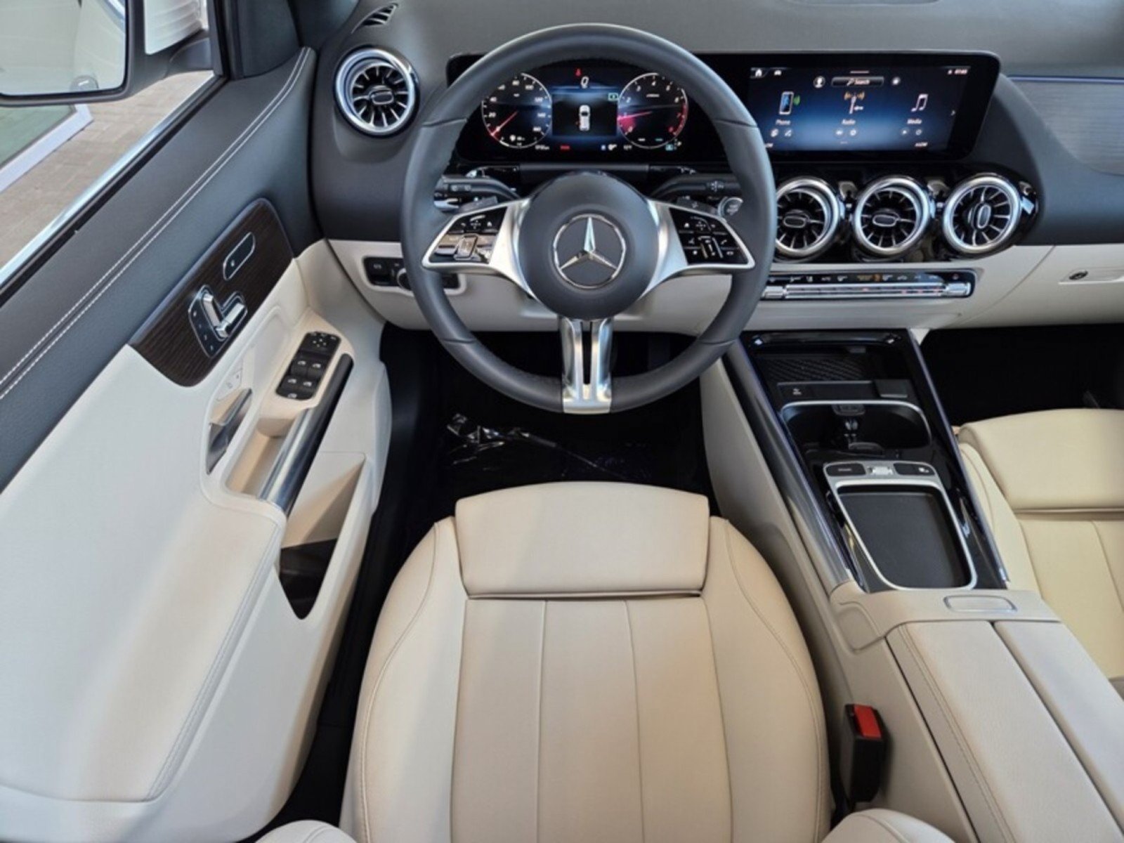Certified 2026 Mercedes-Benz GLA 250 w/ Exclusive Package image 16