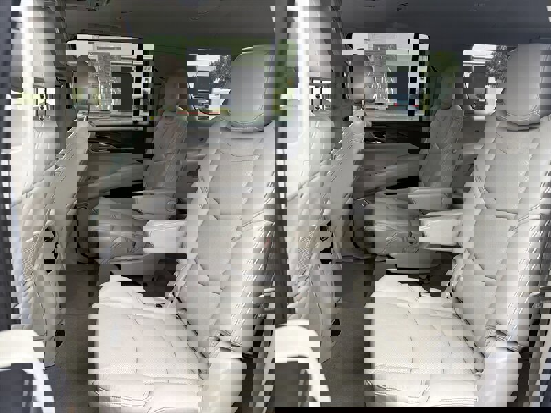 Used 2019 Cadillac Escalade ESV Luxury image 15