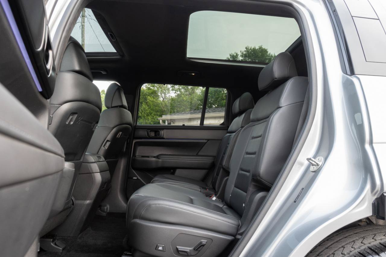 Used 2024 Hyundai Santa Fe Calligraphy AWD/4WD image 25