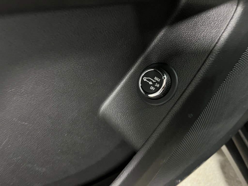 Used 2023 Chevrolet Traverse LT image 26