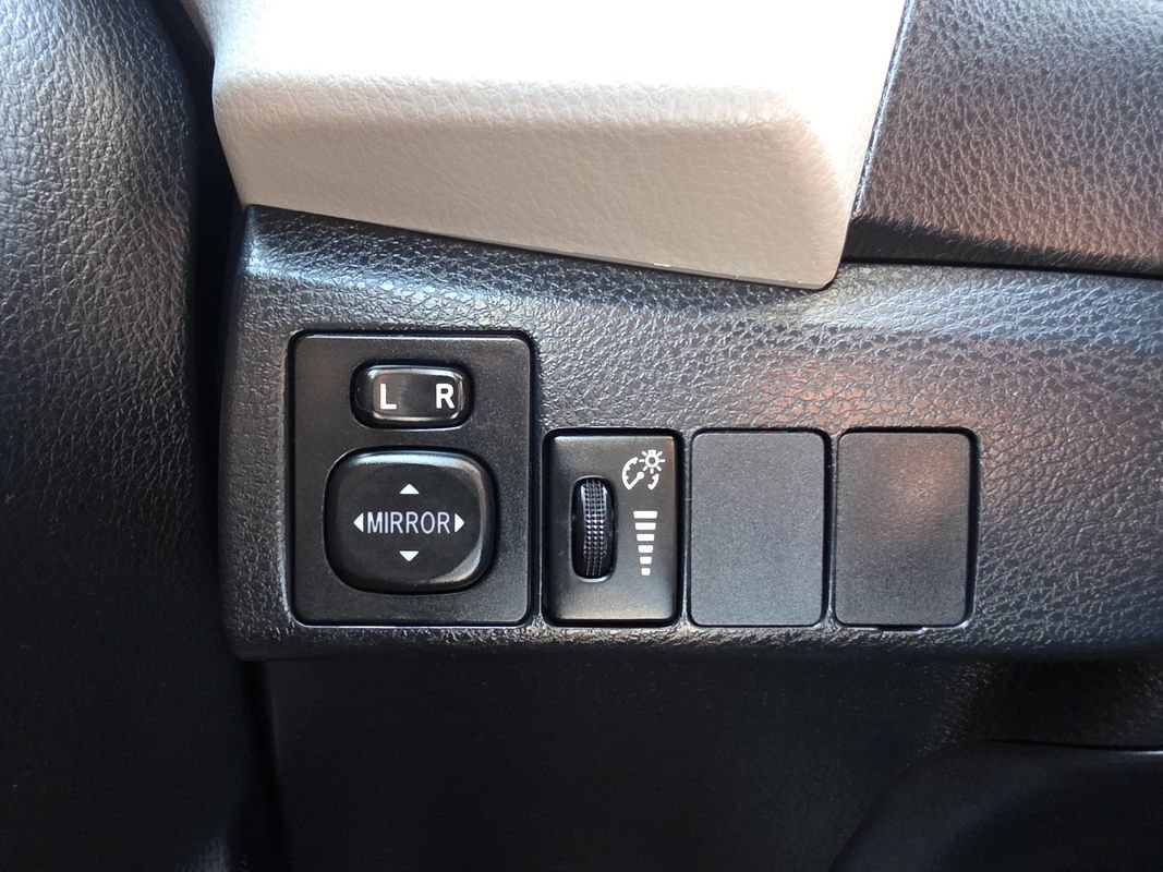 Used 2016 Toyota Corolla LE FWD image 32
