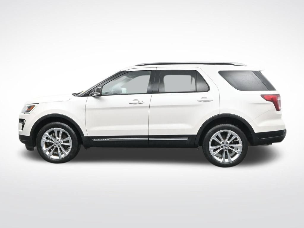 Used 2018 Ford Explorer XLT w/ Equipment Group 202A AWD/4WD image 9