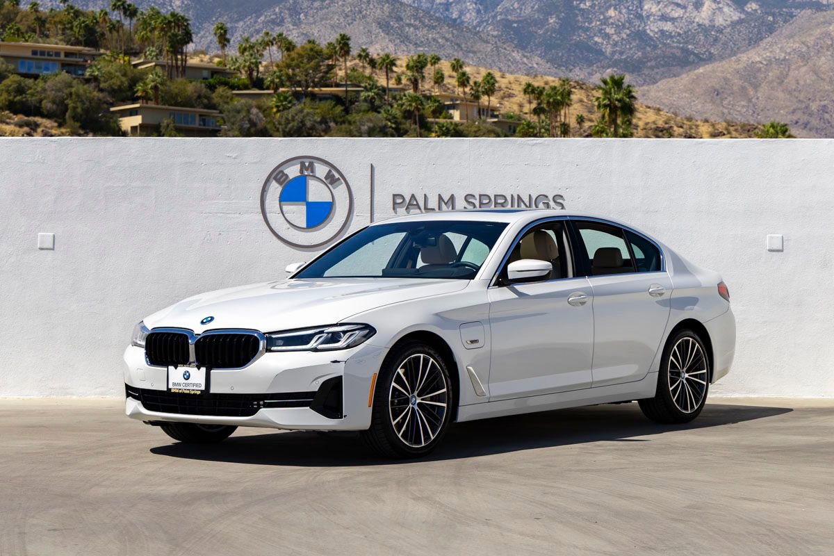 Certified 2023 BMW 530e w/ Premium Package image 1
