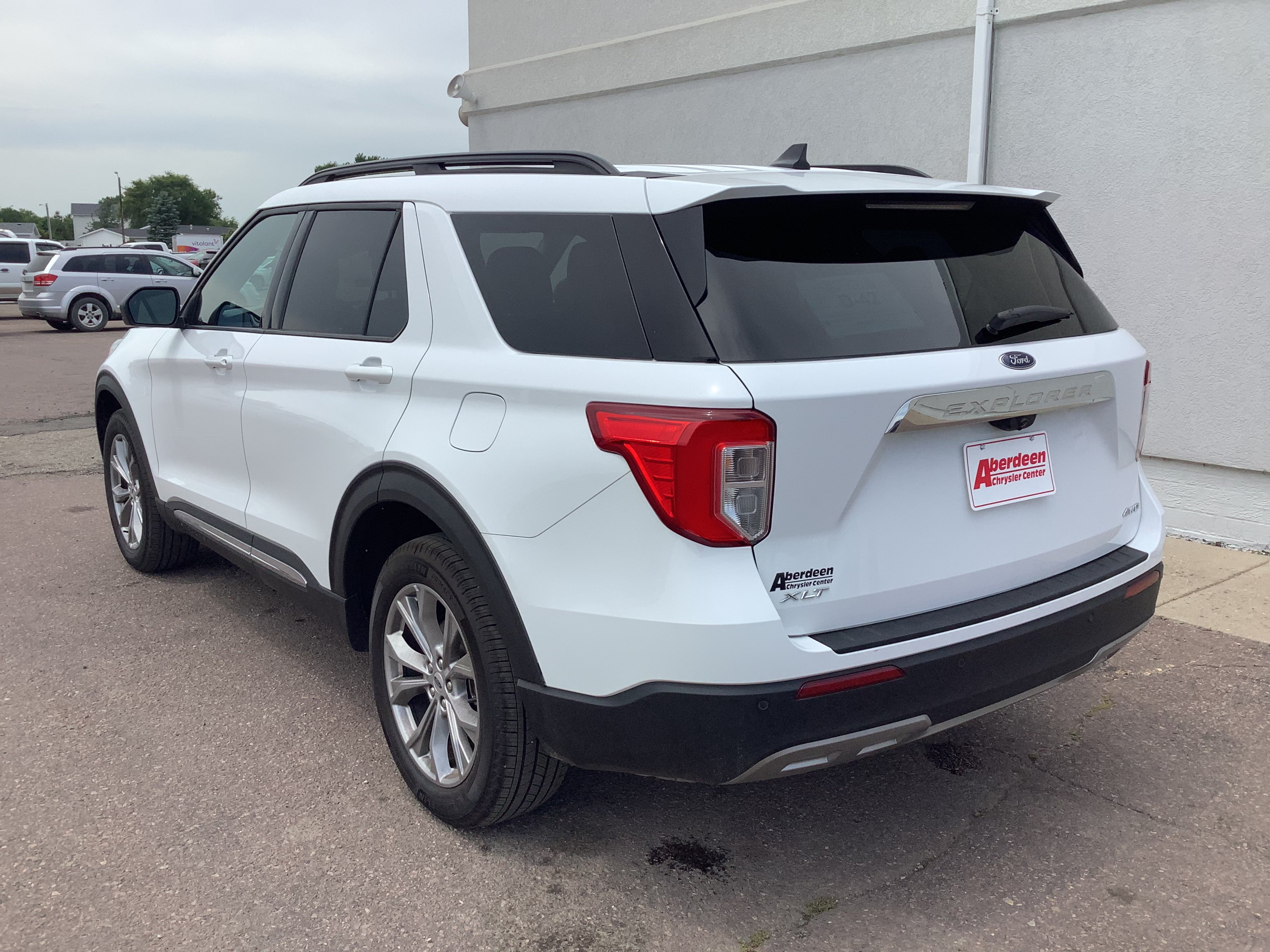 Used 2022 Ford Explorer XLT w/ Equipment Group 202A AWD/4WD image 7