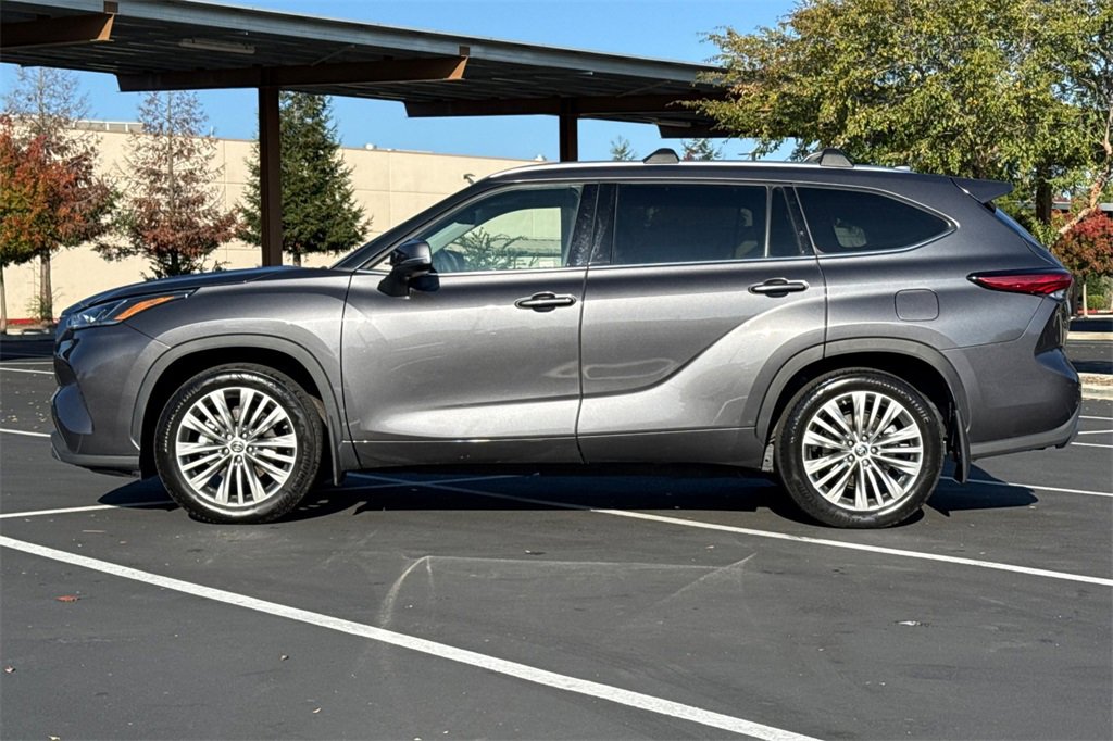 Used 2022 Toyota Highlander Platinum image 12