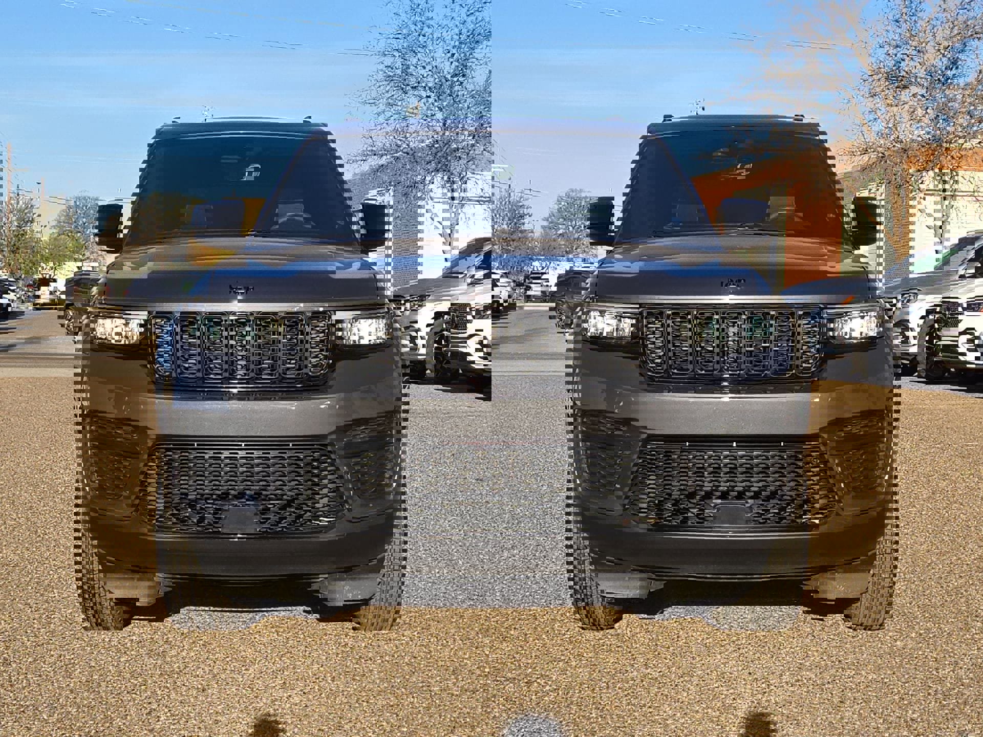 Used 2025 Jeep Grand Cherokee Altitude image 10