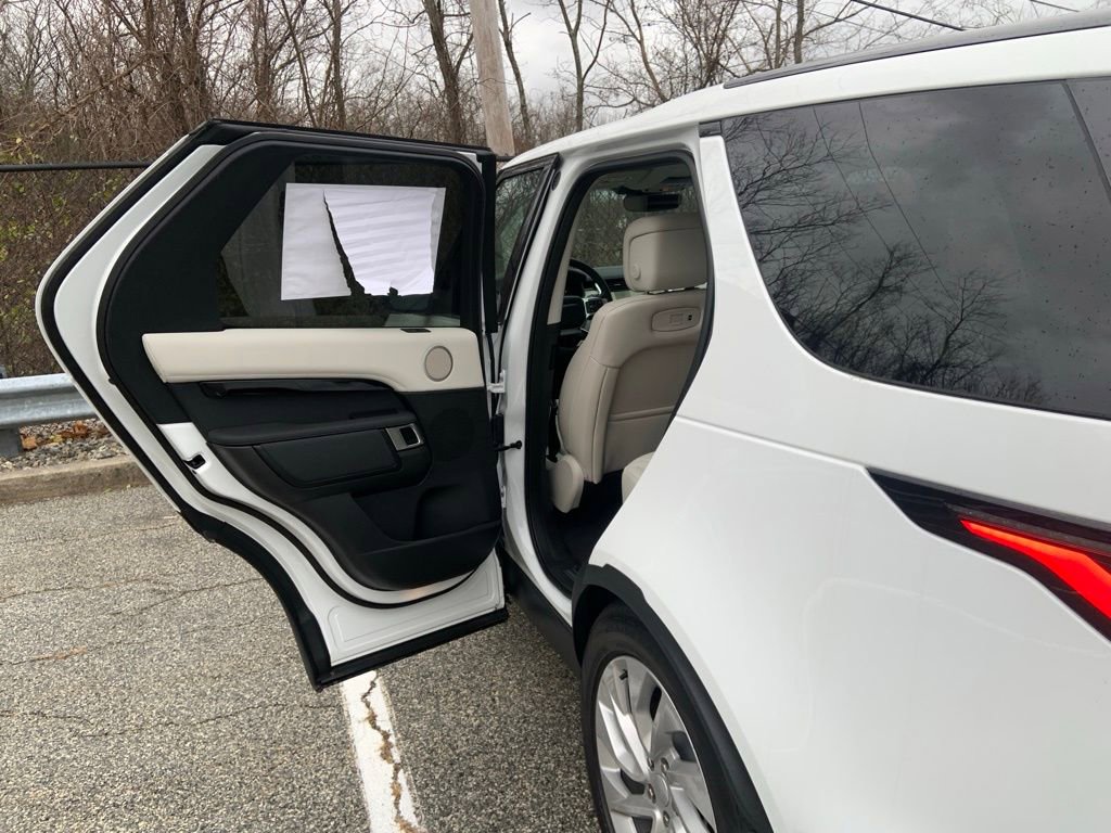 New 2025 Land Rover Discovery S image 12