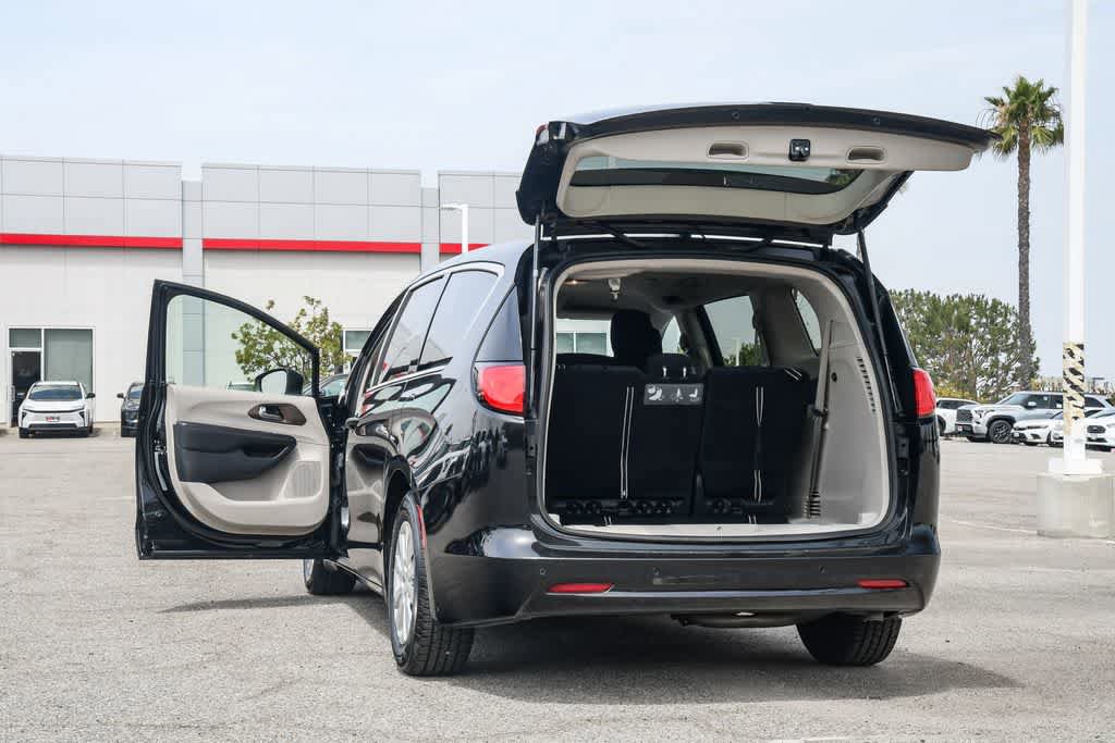 Used 2019 Chrysler Pacifica L FWD image 24