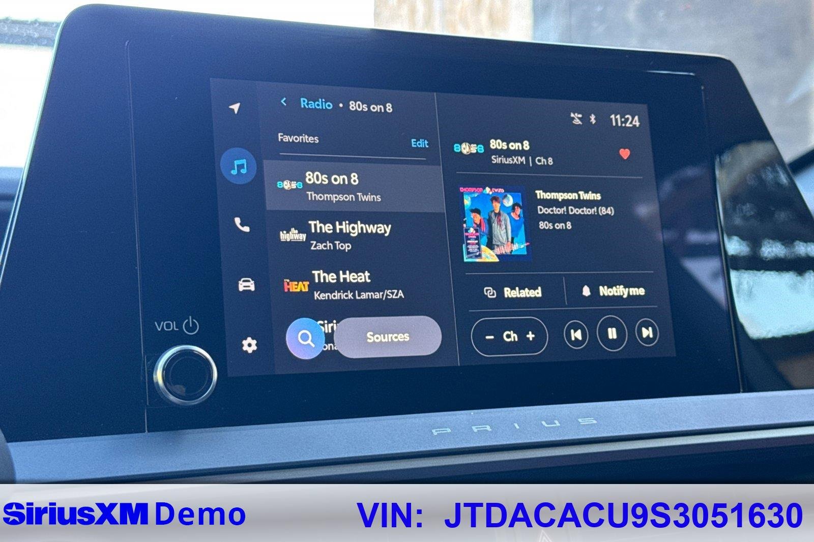 Certified 2025 Toyota Prius SE image 31