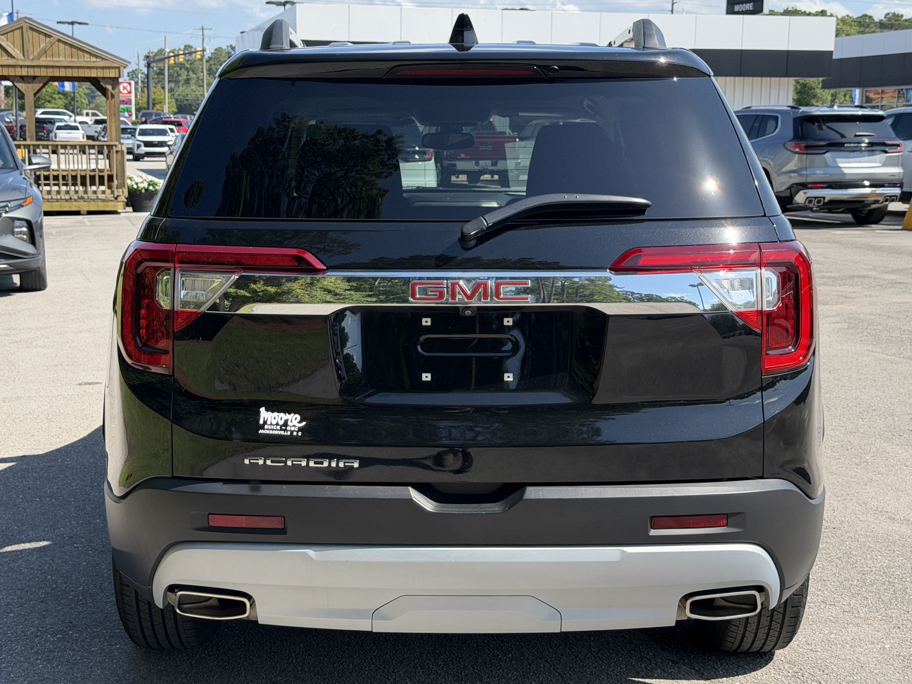 Used 2023 GMC Acadia SLT FWD image 9