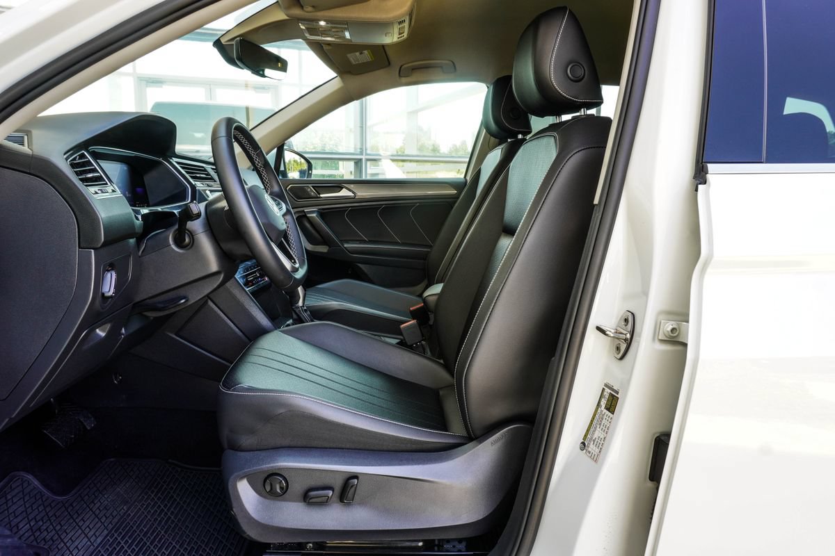 Used 2022 Volkswagen Tiguan SE FWD image 37