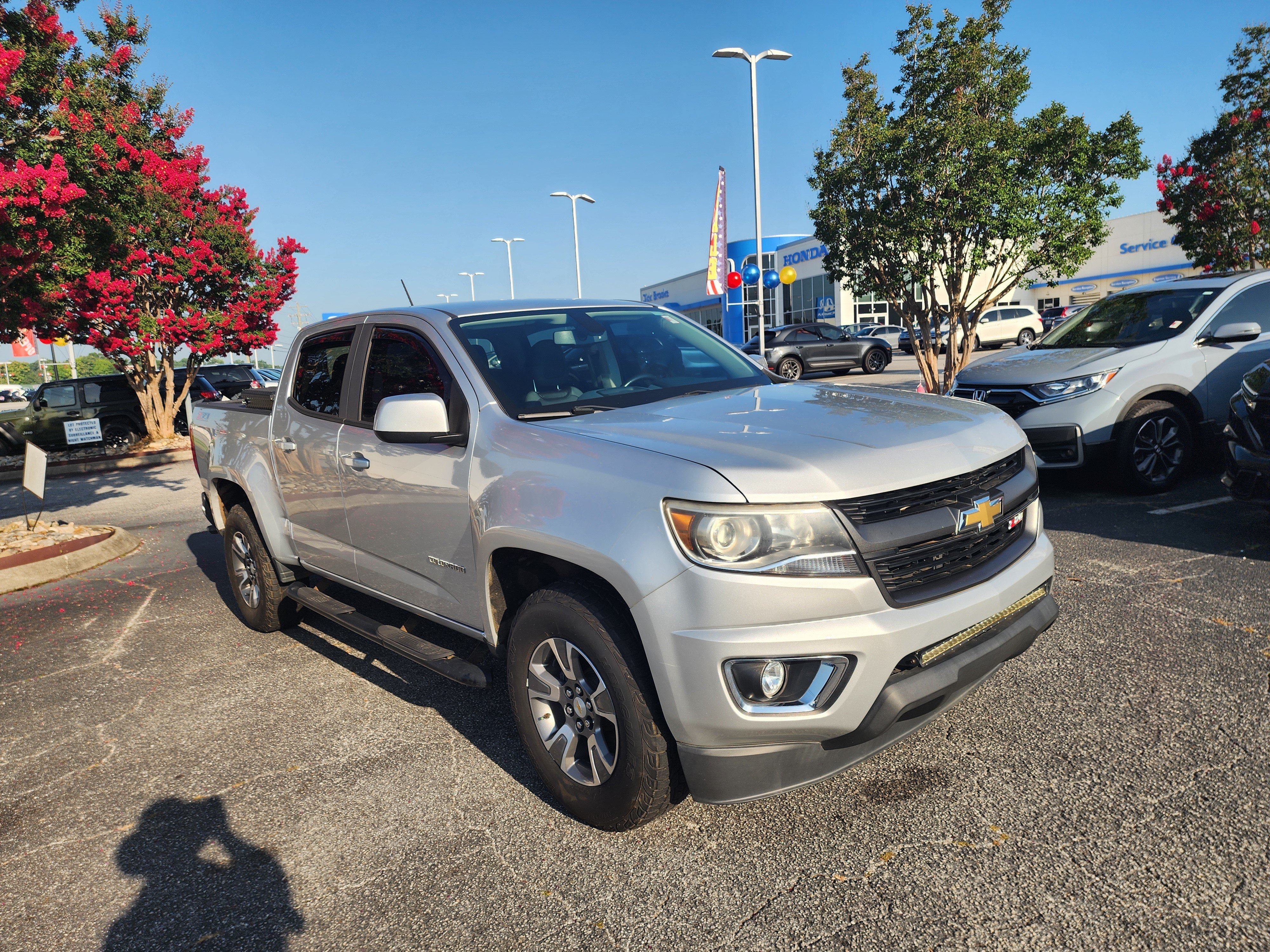 Used 2019 Chevrolet Colorado Z71 AWD/4WD image 2