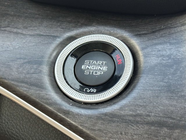 Used 2023 Jeep Grand Cherokee Limited AWD/4WD image 22
