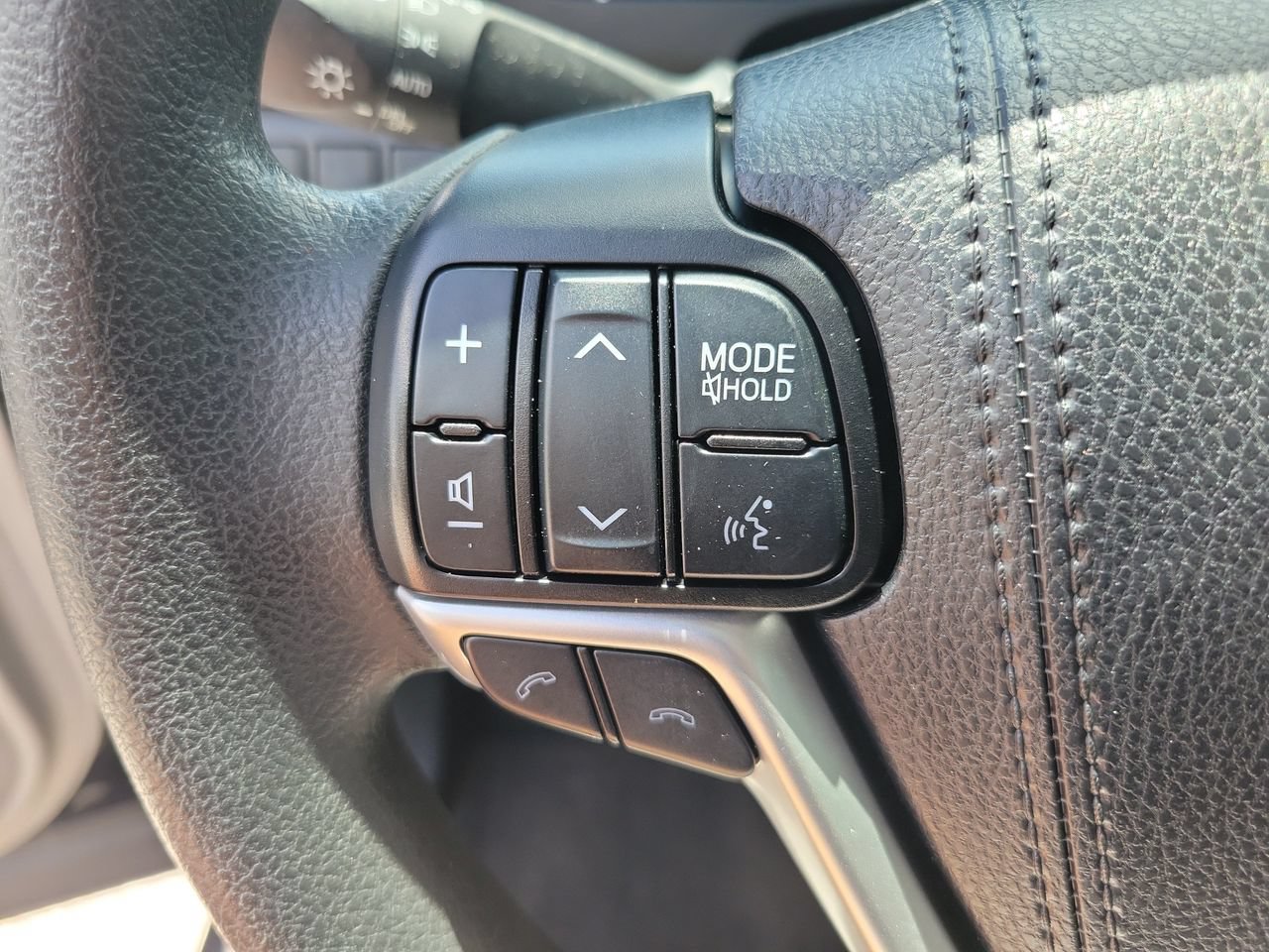 Used 2019 Toyota Highlander LE FWD image 18