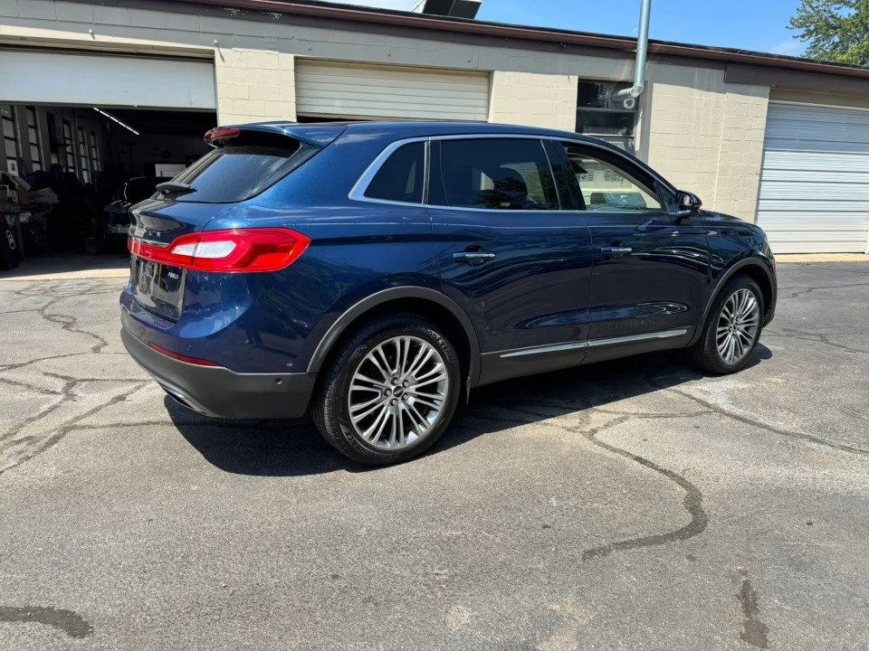 Used 2017 Lincoln MKX Reserve w/ Driver Assistance Package AWD/4WD image 5