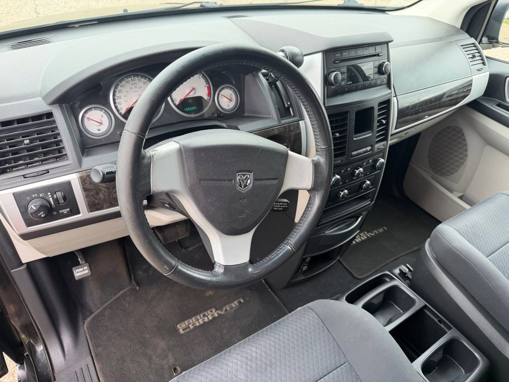 Used 2010 Dodge Grand Caravan SXT FWD image 10