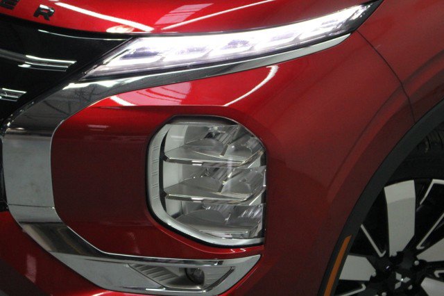 New 2026 Mitsubishi Outlander SEL FWD image 2