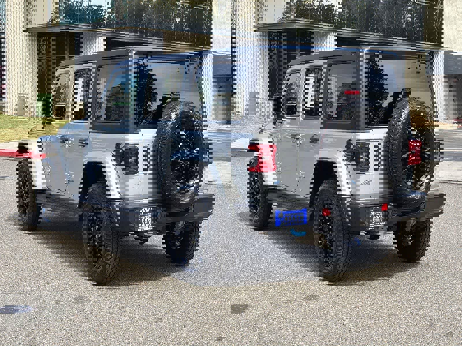 Used 2023 Jeep Wrangler Sahara w/ Cold Weather Group image 4