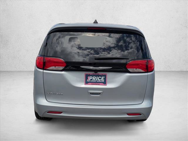 Used 2022 Chrysler Voyager LX FWD image 7