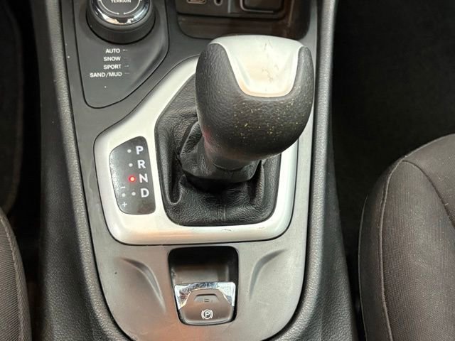 Used 2014 Jeep Cherokee Latitude AWD/4WD image 25