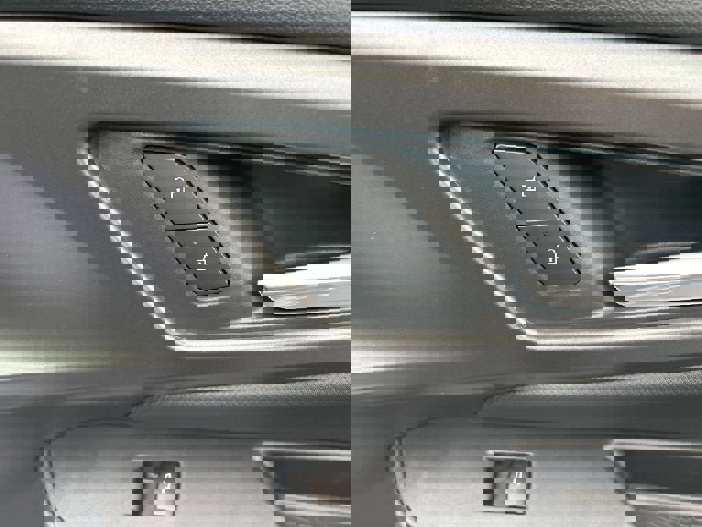 New 2026 Chevrolet Equinox EV LT image 29