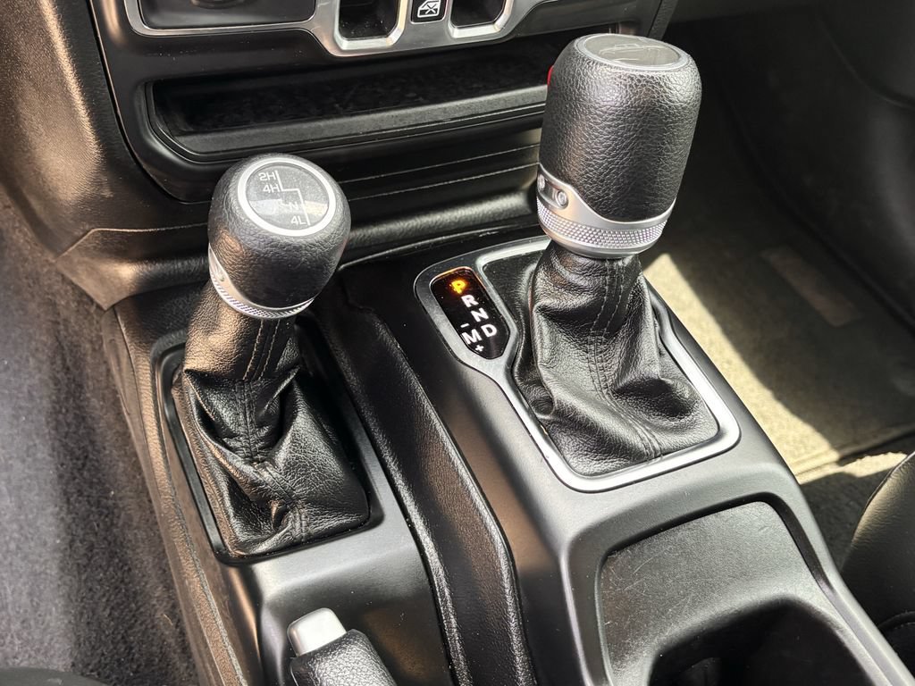 Used 2021 Jeep Gladiator Sport AWD/4WD image 18