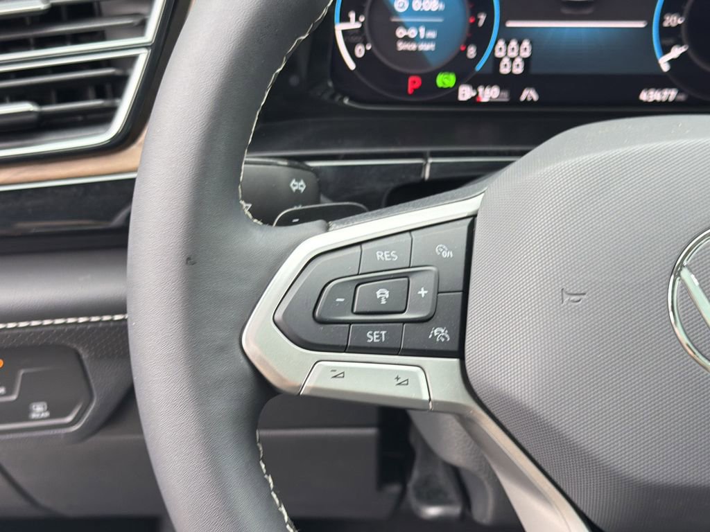 Used 2024 Volkswagen Atlas SE image 28