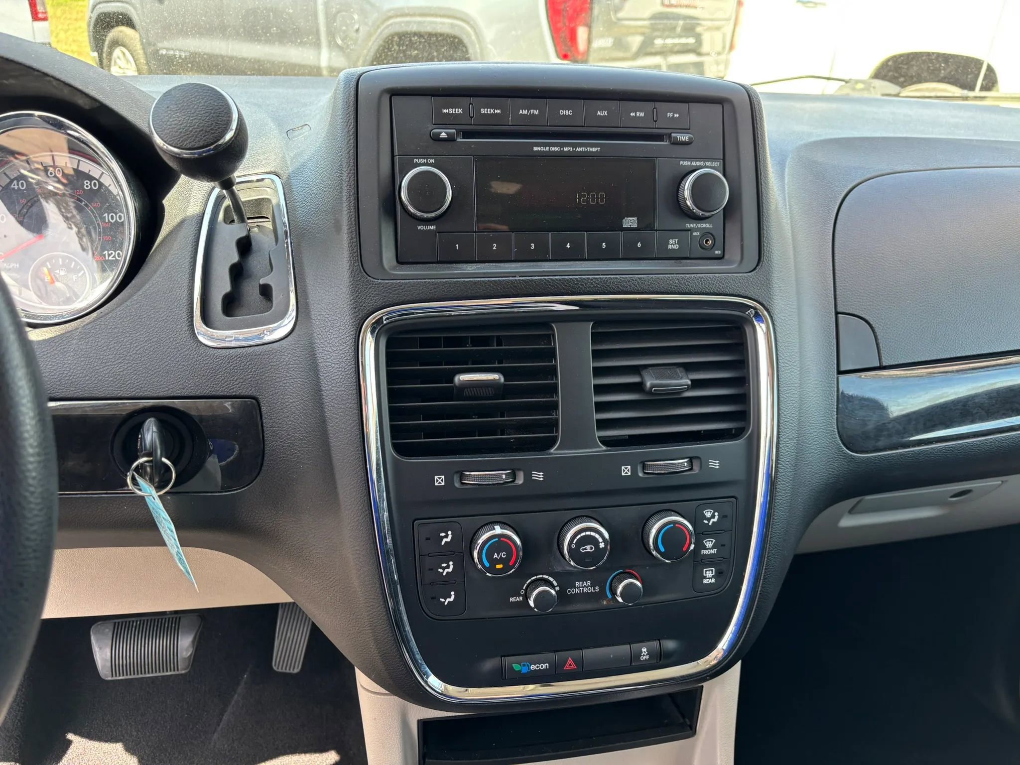 Used 2012 Dodge Grand Caravan SXT image 21