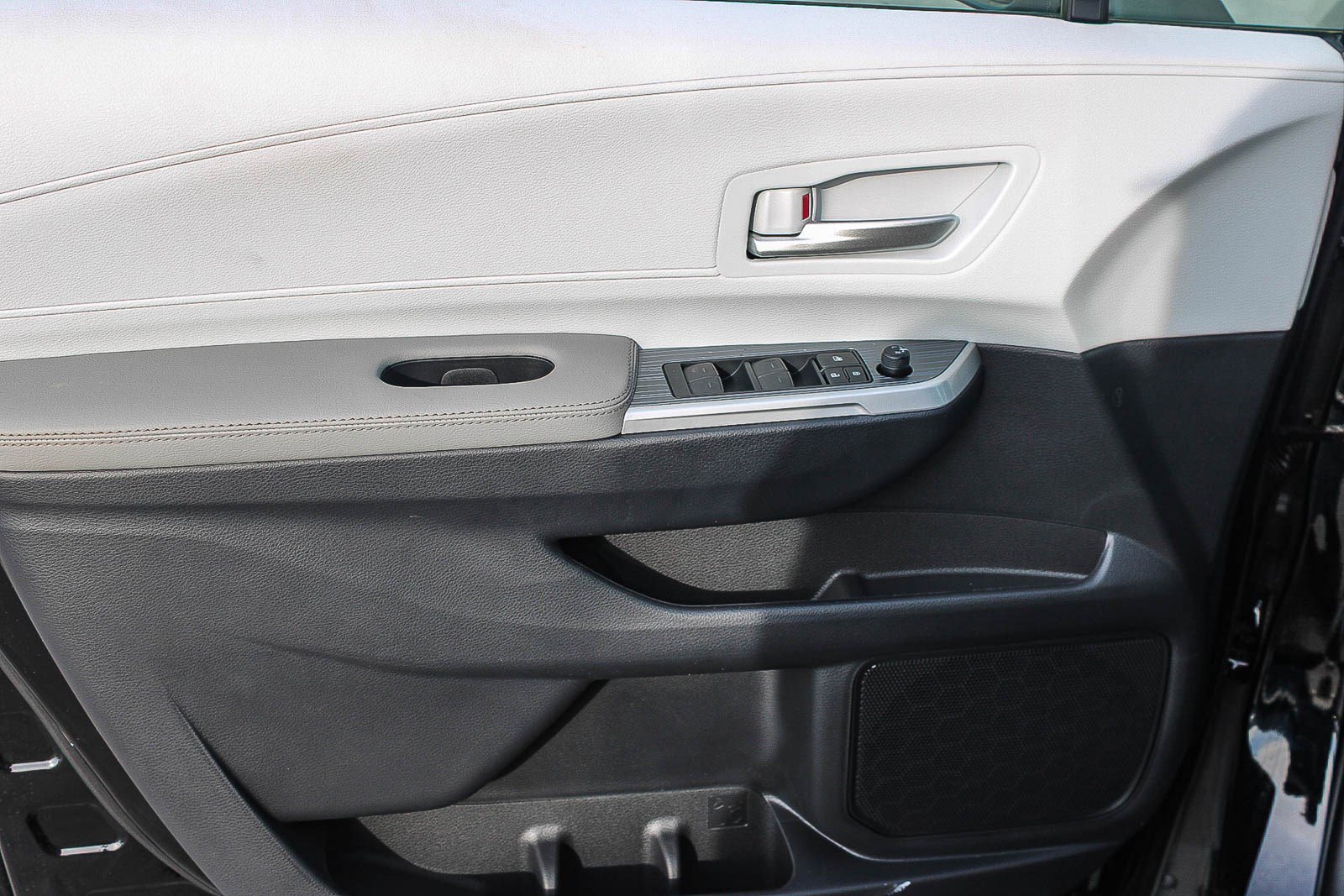 New 2026 Toyota Sienna XLE image 22