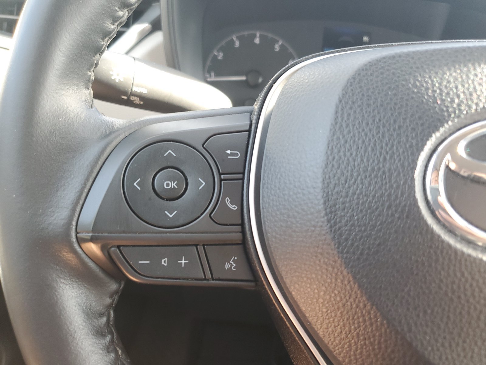 Certified 2024 Toyota Corolla Cross LE w/ Moonroof Package FWD image 22